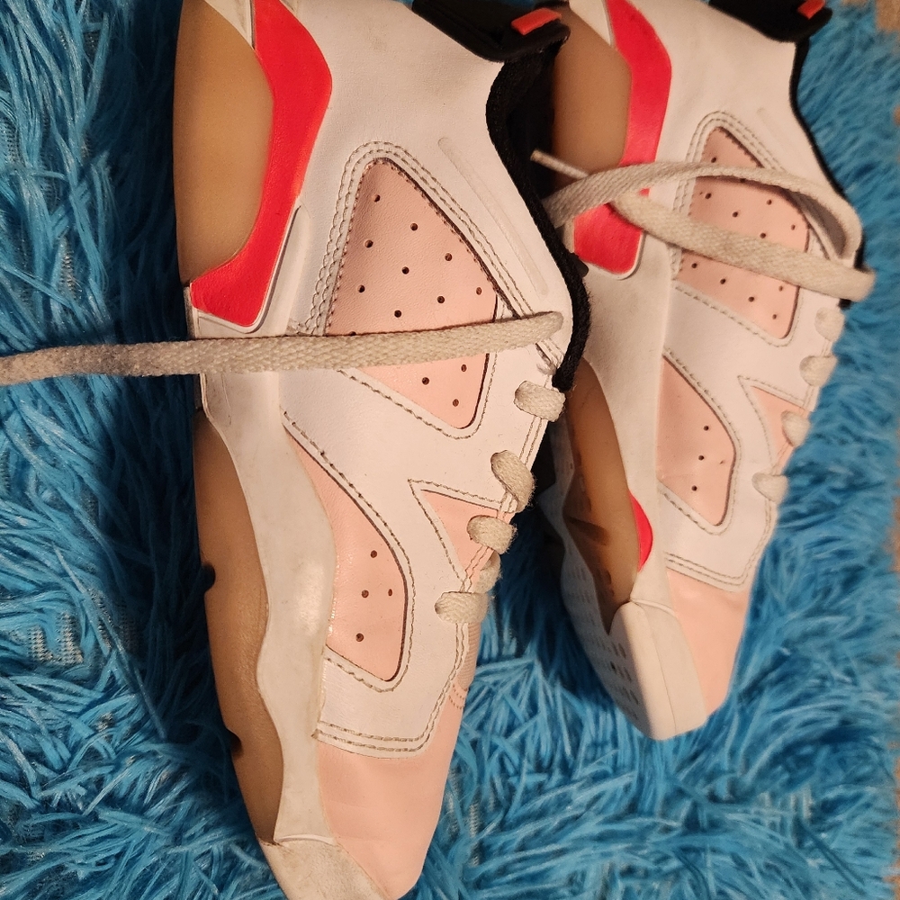 Pink and white jordan size 1y